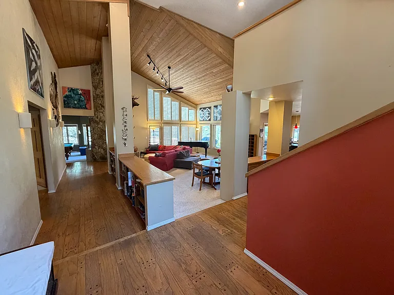 1617 N Mariposa Rd — Photo 3