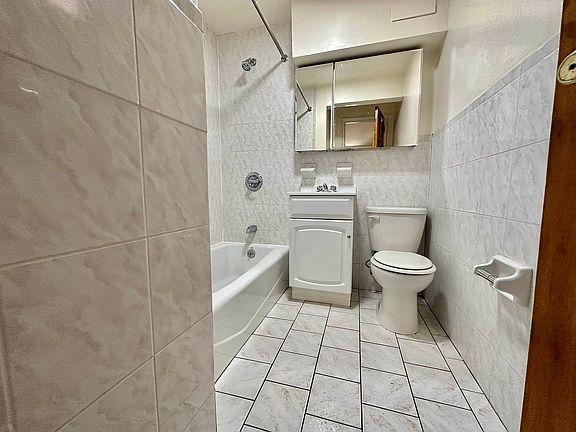 5th image of 132 W 74th St #6