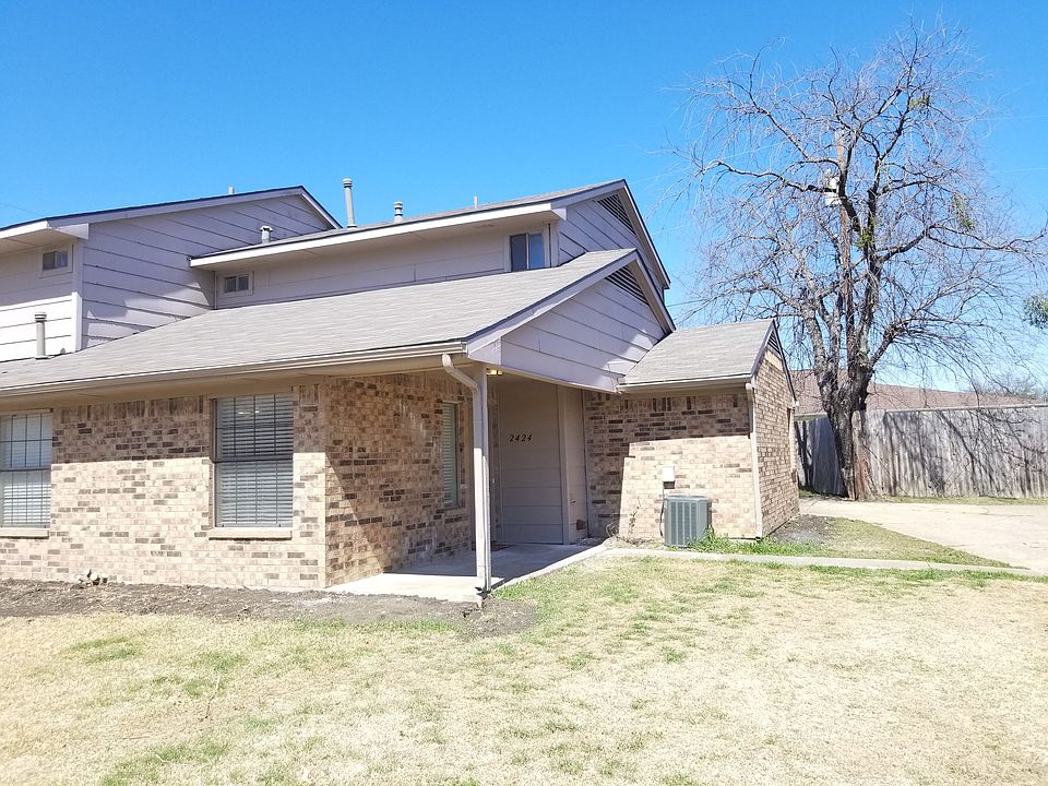 1st image of 2424 Lakeview Cir