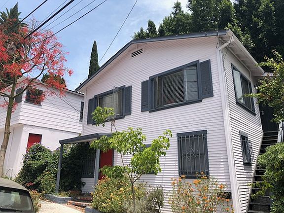 2nd image of 984-986-988 Larrabee St #984