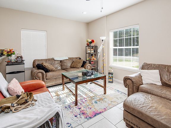 4th image of 300B Ash St E #1
