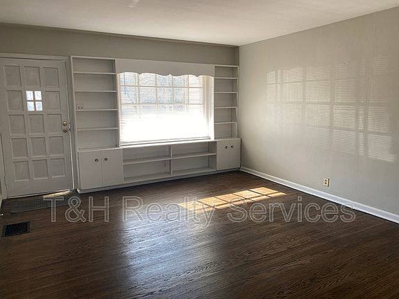 3rd image of 1816 E 52nd St