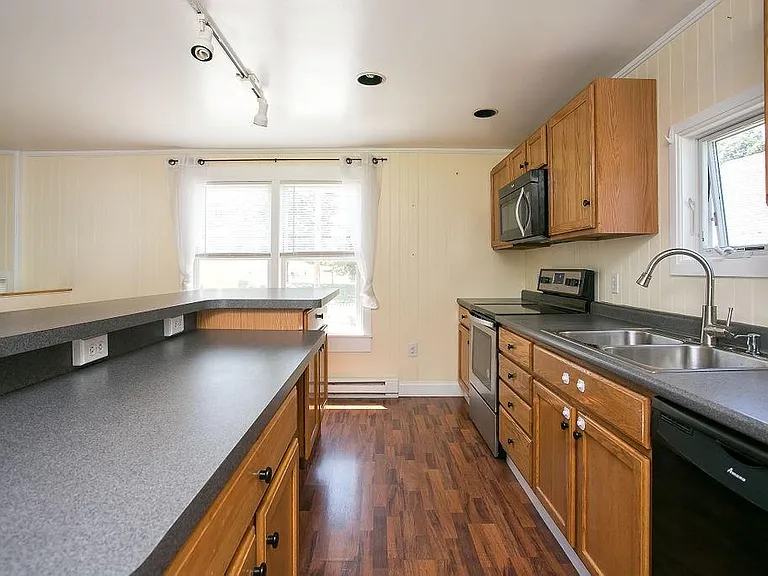 132 Evarts St #2 — Photo 8