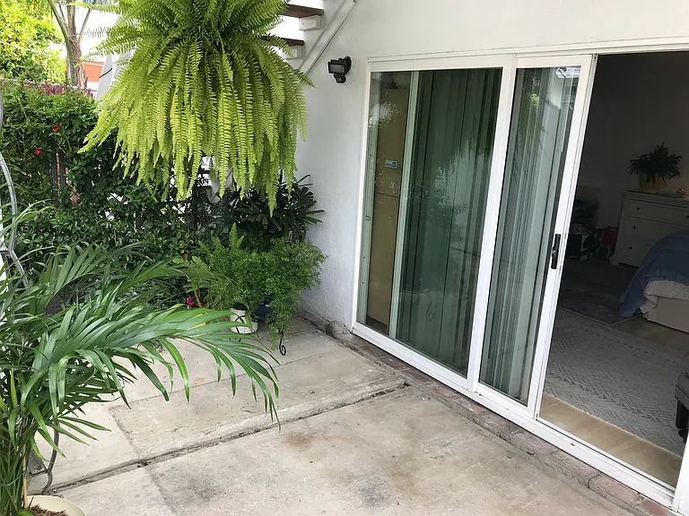 1/2 Marigold Ave — Photo 1