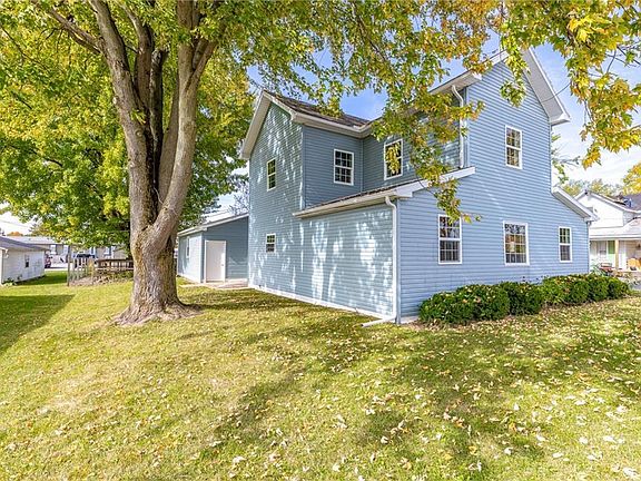 5th image of 629 E College St