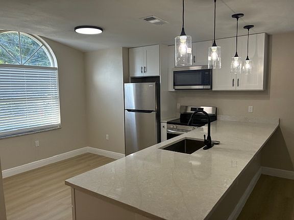 4th image of 905 Hart St #3