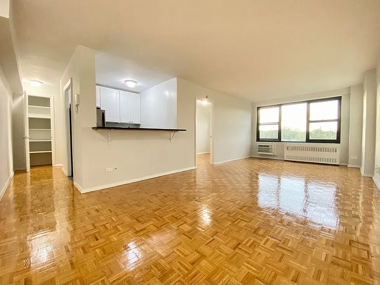 160 Parkside Ave #11A — Photo 1