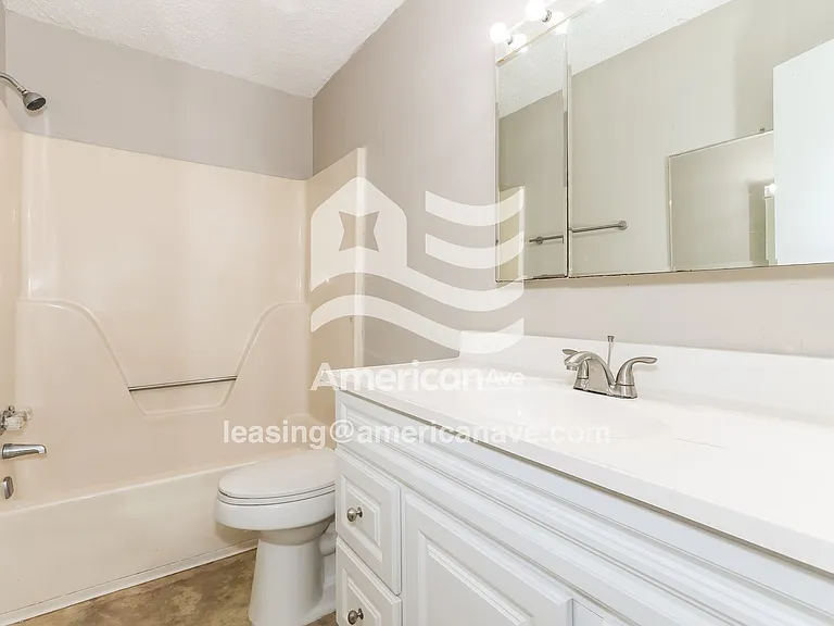8230_009_main_bathroom_10.jpg