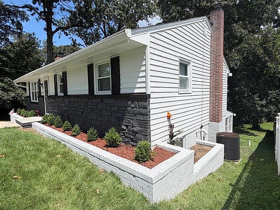 3rd image of 1203 Rosedale Ave