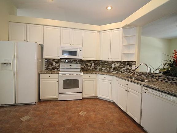 3rd image of 8602 Brookway Cir