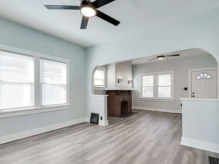 416 Geneva Rd — Photo 4