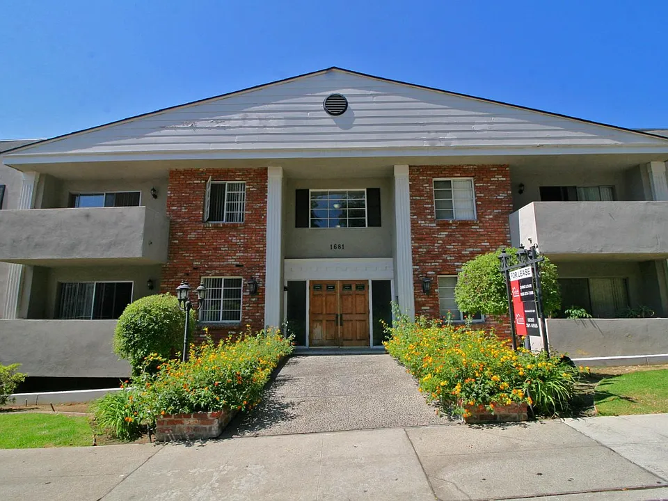 1681 Amberwood Dr #106