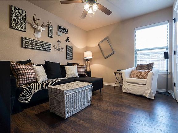 4th image of 3213 Wildcatter Dr