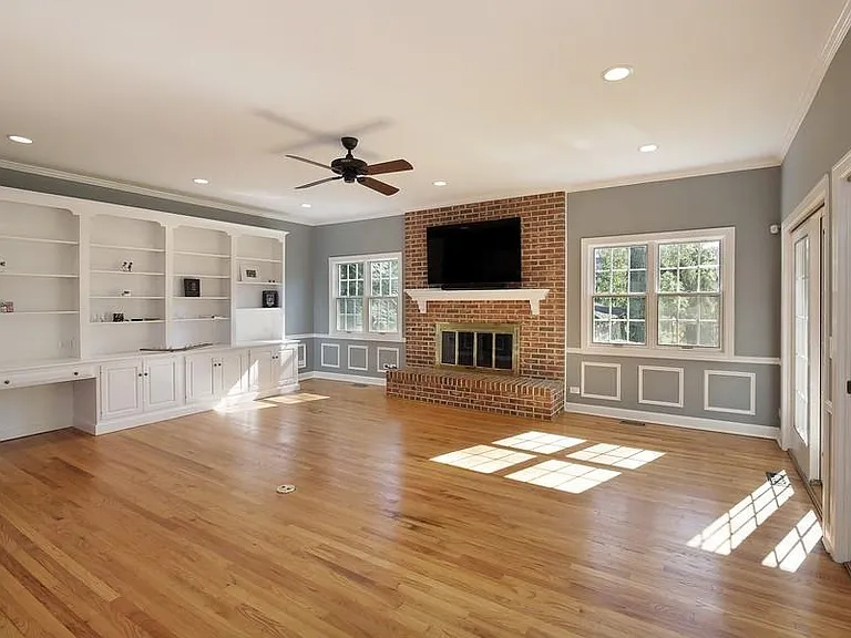 1100 Crescent Ln — Photo 11