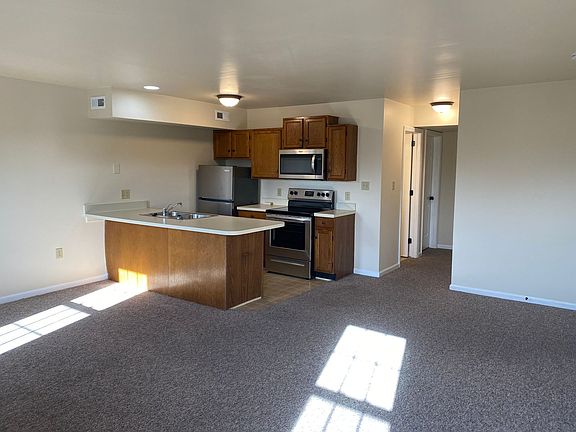 3rd image of 405 Judie Ln APT F