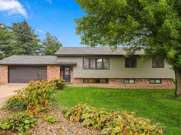 8800 Melissa Ct, Dubuque, IA 52003