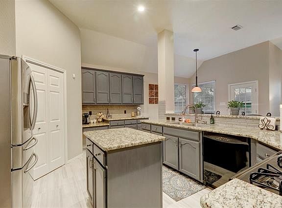 3rd image of 1109 Sugarberry Dr