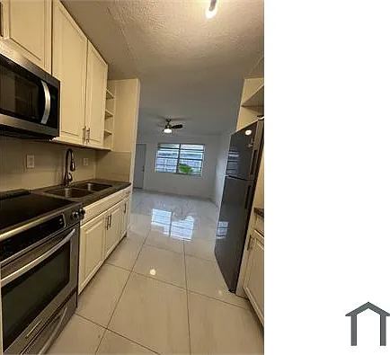 3 bed, 950 sqft, $3,150 — Photo 1