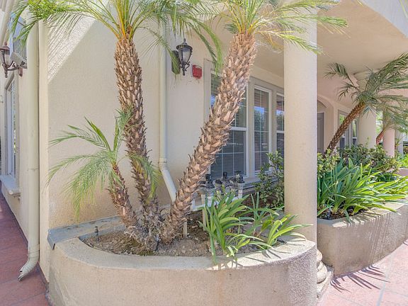4th image of 719 E Providencia Ave APT 105