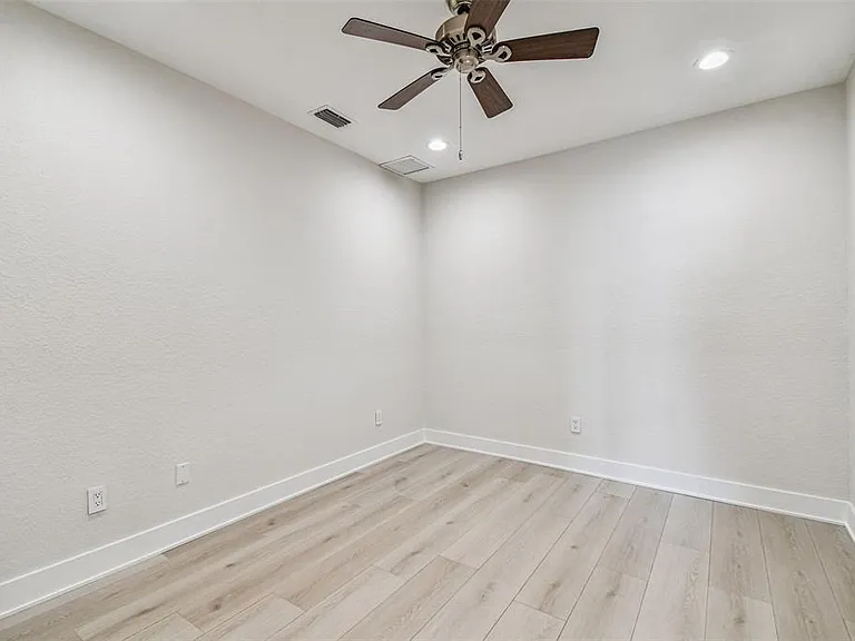 24 Adalia Ave — Photo 40