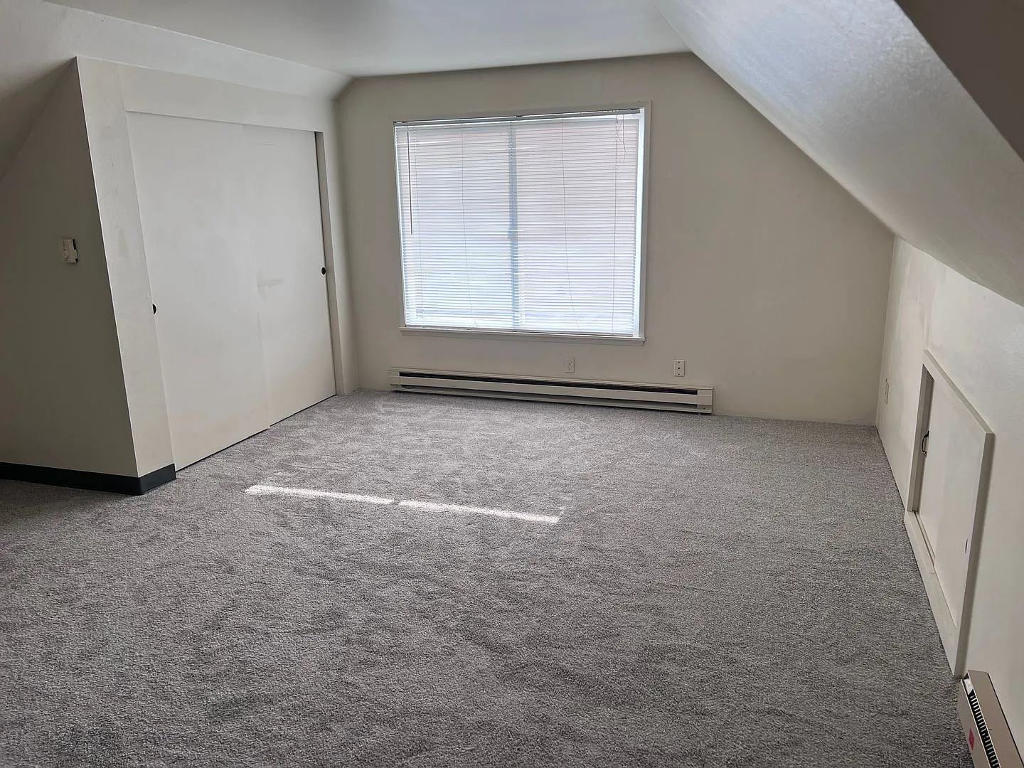 Charming Top-Floor Studio with Scenic Views at The Willows — Photo 4