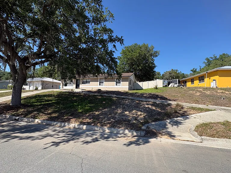 513 Greenbrough Dr — Photo 4