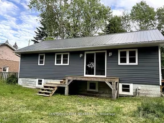 4th image of 253 Maple St