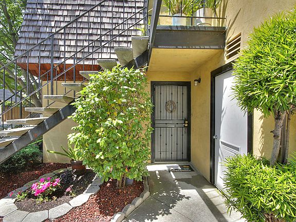 Easy commute location