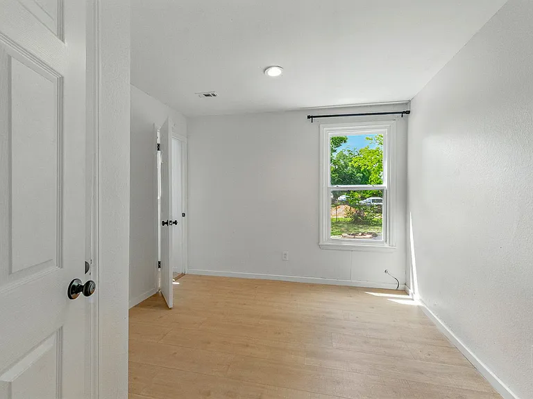 61 E Ensley St — Photo 25