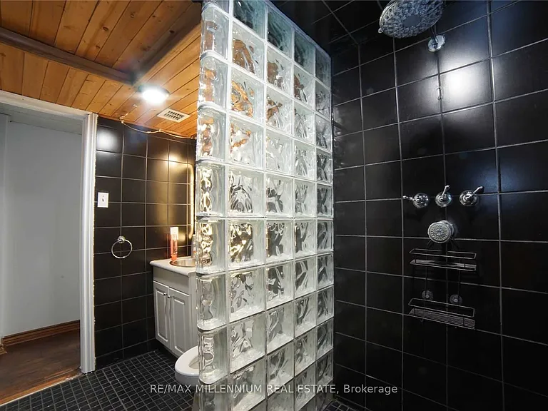 8 Dalzell Ave — Photo 12