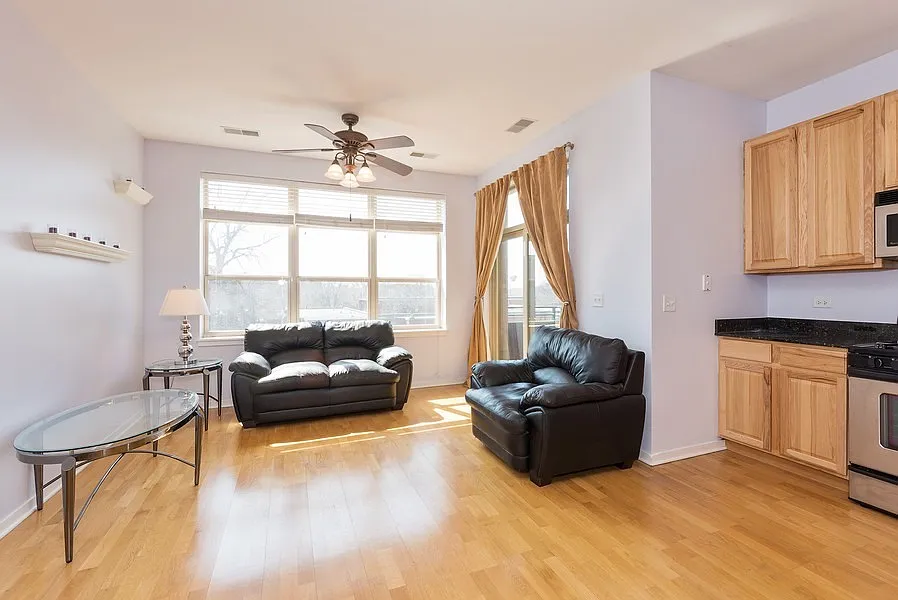 Building Photo - 2933 N Clybourn Ave #303