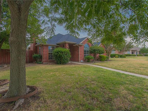 2nd image of 10401 Hampton Ct