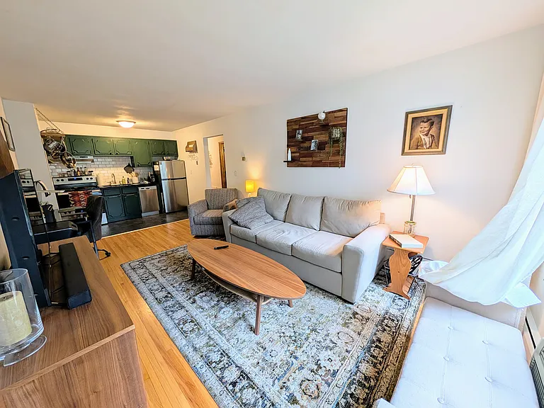 Lexington Court Apartments — Photo 11