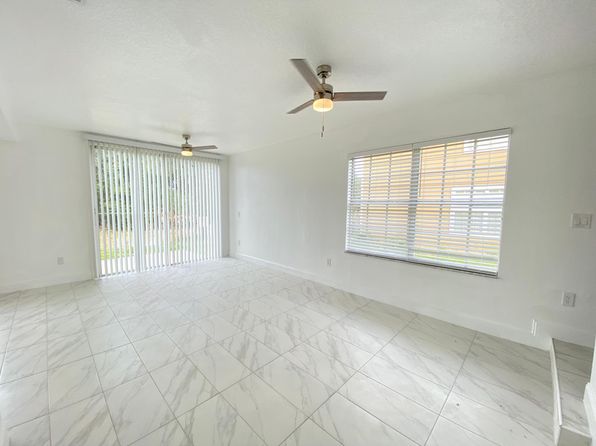 1130 Washington Palm Loop