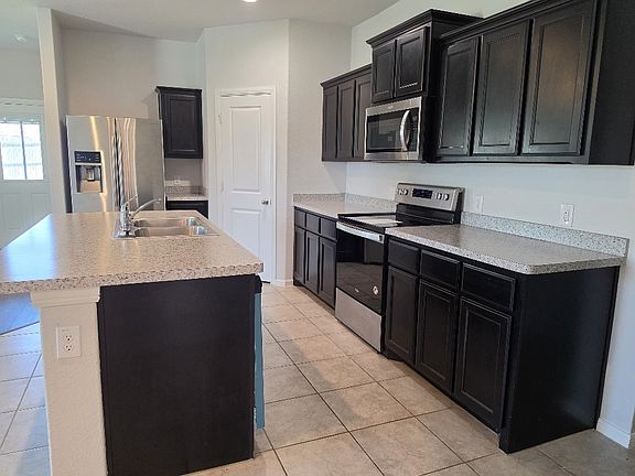 3rd image of 3220 Winoak Dr