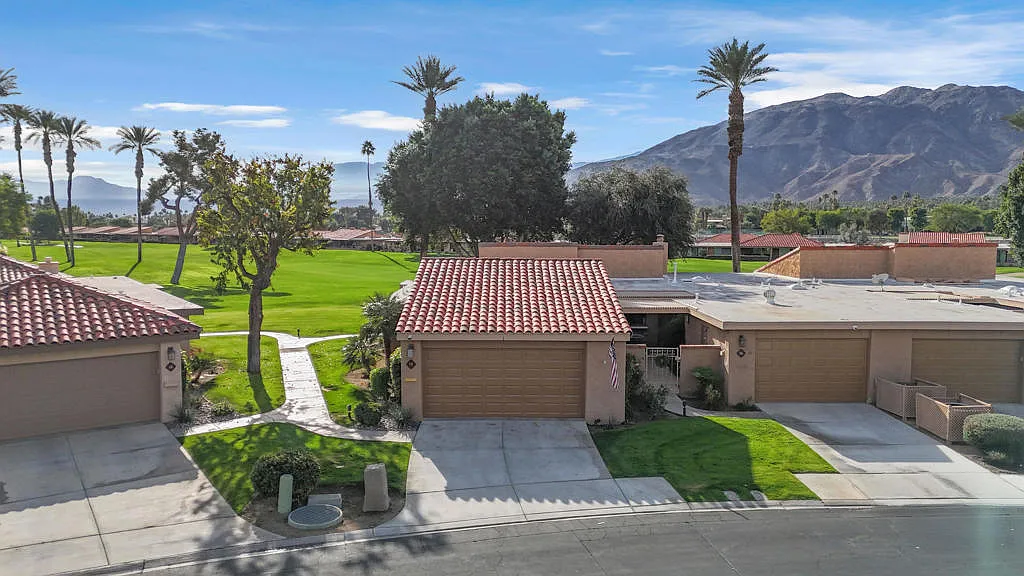3 bed, 2.0 bath, 1581 sqft, $3,700 — Photo 2