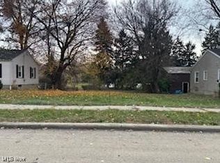 1486 Woodbine Ave, Akron, OH 44313