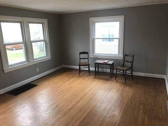 5th image of 410 Marquette Dr