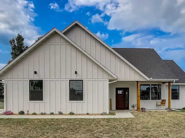 210 Field Crest Blvd NE, Cokato, MN 55321