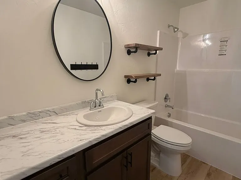 218 W Nevada St — Photo 13