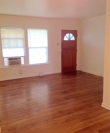 3rd image of 534 Marchmont Ln