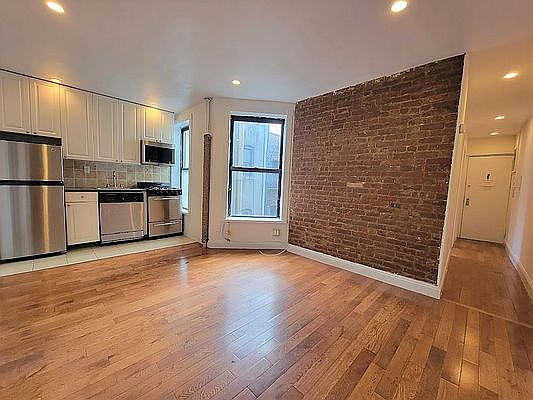 2nd image of 26 E 105th St APT 4A