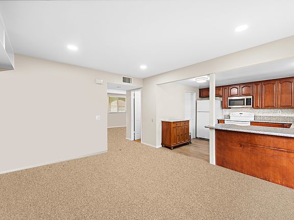 3rd image of 4690 Larwin Ave