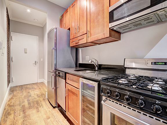 3rd image of 410 E 13th St #C