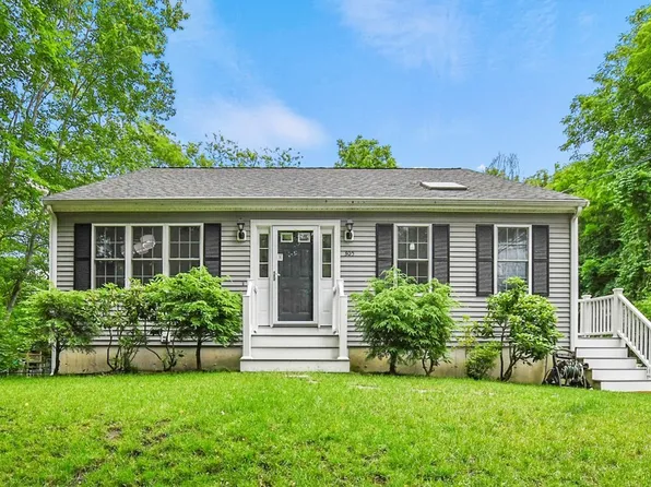 305 N Main St, Raynham, MA 02767