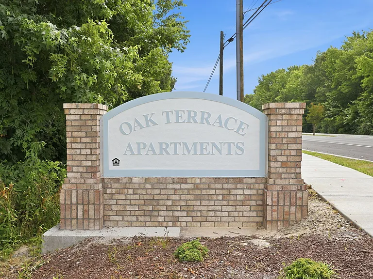 Oak Terrace — Photo 18