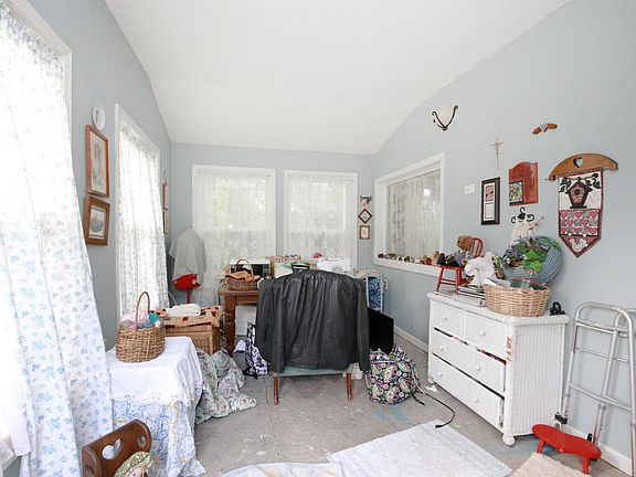 3rd image of 2104 Denwood Ave SW