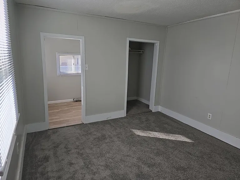1506 W 10th St — Photo 8