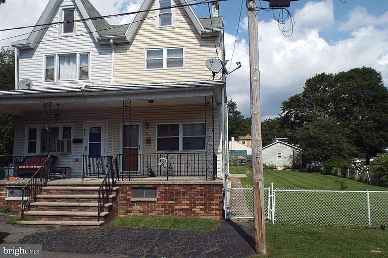 1st image of 215 S Spencer St