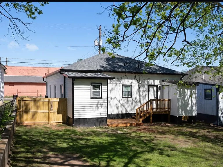 1515 Jonesboro Rd SE — Photo 2